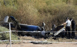 Des enquêteurs du Bureau d'Enquetes et d'Analyses (BEA) sur le lieu du crash des deux hélicoptères en Argentine, à Villa Castelli le 12 mars 2015