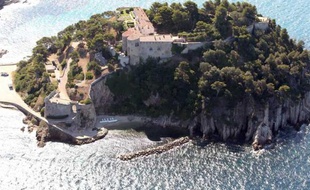 Vue aérienne du fort de Brégançon, dans le Var. Photo prise le 30 juillet 2012.