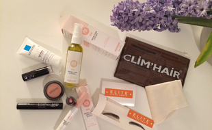 Plusieurs marques proposent des soins et produits cosmétiques permettant aux femmes touchées par le cancer d'allier confort et beauté.