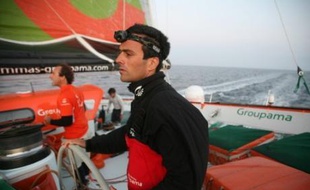 Parti d'Ouessant le 24 janvier, Franck Cammas espérait remporter sur son trimaran de 32 mètres le trophée Jules-Verne de tour du monde à la voile en équipage en battant le record de 50 j 16 h 20 min 04 sec établi en 2005 par Bruno Peyron sur Orange II.
