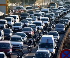 Le périphérique parisien était déjà très ralenti ce samedi matin en raison des départs en vacances. (PHOTO D'ILLUSTRATION)