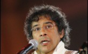 Laurent Voulzy sortira le 26 juin son nouvel album, "La septième vague", uniquement constitué de reprises de groupes ou artistes comme la Brésilienne Astrud Gilberto, les Américains The Doors ou Etienne Daho, a-t-il indiqué vendredi.