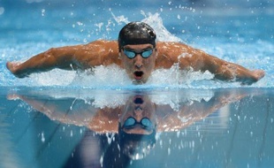 Deux monstres sacrés ont tiré leur révérence en 2012: Michael Phelps, qui a pêché 6 nouvelles médailles dans la piscine olympique de Londres, pour un total record de 22 dont 18 d'or en trois JO, et Michael Schumacher, septuple champion du monde de F1 et vainqueur de 91 GP, qui s'en va sur une modeste 13e place au Championnat du monde des pilotes.