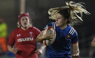 Gaëlle Hermet, la capitaine du XV de France, lors d'un match du Tournoi des VI Nations face au pays de Galles à Colwyn Bay, le 16 mars 2018.