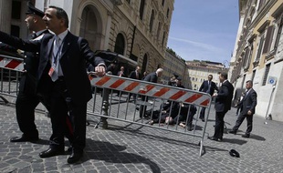 Une fusillade a blessé deux carabiniers devant le Palais du gouvernement italien, à Rome, le 28 avril 2013.