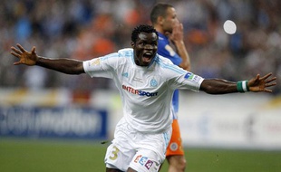 Taye Taiwo laisse éclater sa joie après son but en finale de la Coupe de la Ligue face à Montpellier, le 23 avril 2011