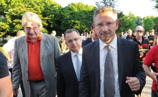 Le Parti socialiste, qui enchaîne les défaites aux élections législatives partielles, cherchait lundi des explications à son élimination au premier tour dans le Lot-et-Garonne, entre séisme Cahuzac, désunion de la gauche pour certains, ou encore montée du FN, avec au bout du compte une finale UMP-FN dans l'ex-fief de l'ancien ministre.