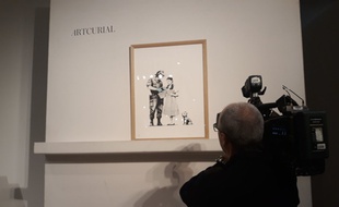 Ce mercredi, la maison de ventes Artcurial, mettait aux enchères quatre oeuvres de l'artiste Banksy.