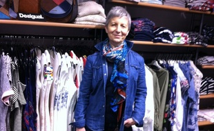 Marie Paule, commerçante à Altkirch, dans le sud de Haut-Rhin, ne sait pas encore pour qui elle va voter. Magasin Mes sapes et moi