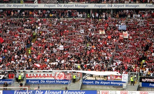 Les supporters de l'Eintracht Francfort dans leur stade.