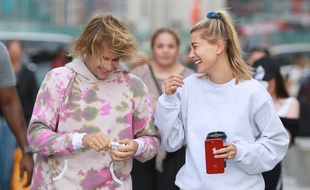 Les époux Justin et Hailey Bieber dans les rues de Londres