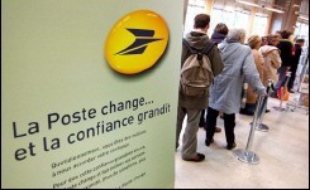 La Poste a lancé une expérimentation dans quarante de ses bureaux, situés à Paris et dans le Val-de-Marne, pour réduire le temps d'attente des clients, un programme qui devrait ensuite être étendu au reste de la France, a-t-elle indiqué mardi.