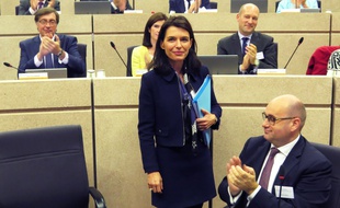 Christelle Morançais, quelques secondes après son élection à la présidence des Pays de la Loire, jeudi 19 octobre 2017.