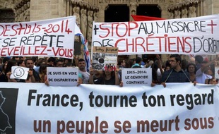 Rassemblement de soutien aux chrétiens d'Orient sur le parvis de la cathédrale de Paris, le 27 juillet 2014