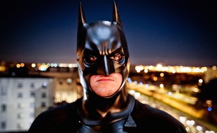 Barnabé Crenn, ici déguisé en Batman attend avec impatience d’aller visiter les enfants malades.