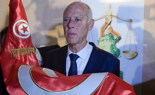 L'universitaire Kais Saied, un novice du pouvoir, a été élu président de la Tunisie avec 72,71% des voix lors du second tour de la présidentielle dimanche.