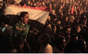 Des Egyptiens en liesse, sur la place Tahrir, après le départ d'Hosni Moubarak, le 11 février 2011.