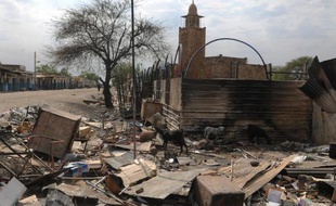 Les accusations d'atrocités se multiplient contre les deux camps en guerre au Soudan du Sud alors que l'armée a dit vendredi avoir perdu le contact avec ses forces dans la ville pétrolière de Malakal qui pourrait avoir été prise par la rébellion.