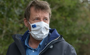 Yannick Jadot, député européen EELV, en visite près d'Arras le 30 septembre 2020.