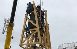 A Lyon, la place Bellecour retrouve son cheval