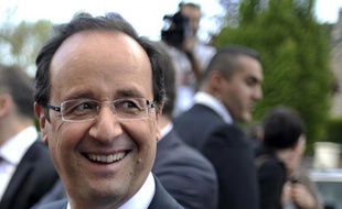François Hollande, élu dimanche septième président de la Ve République, le premier socialiste depuis François Mitterrand, a bâti son succès à la force du poignet, balayant par son travail et sa détermination une image d'outsider, d'homme de parti n'ayant jamais siégé au gouvernement.