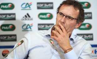 Fidèle à sa ligne de conduite, Laurent Blanc a joué la carte de la stabilité mercredi pour l'amical de la France face à l'Angleterre, le 17 novembre, avec toutefois un retour marquant, celui d'Eric Abidal, le premier leader des mutins de Knysna à être rappelé en bleu.