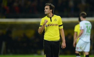 Dortmund devra se passer des services de son défenseur central Mats Hummels (malade), remplacé par le Brésilien Felipe Santana contre le Shakhtar Donetsk, selon la feuille de match du 8e de finale retour mardi au Signal Iduna Park.
