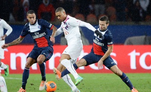 Guillaume Hoarau face au PSG
