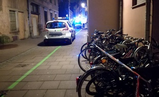 Une zone bouclée bientôt trois heures après les tirs dans la rue Sainte-Hélène, en plein centre de Strasbourg.