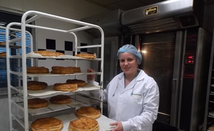 Melissa Heinry, contrôleuse qualité chez Panavi à Torcé.