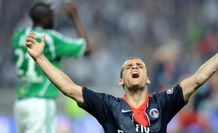 Le milieu du PSG Jérôme Rothen après le but parisien contre Saint-Etienne le 10 mai 2008 à Paris en L1