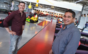 Flavien Soler (à gauche) et Jacques Baylet (à droite) dirigent le complexe Bowlingstar, à Près-d'Arènes.