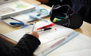 Un élève au collège