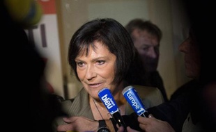 La ministre Marie-Arlette Carlotti, candidate à la primaire socialiste en vue des municipales à Marseille, a dénoncé dimanche soir le clientélisme selon elle à l'oeuvre au cours de ce scrutin, évoquant une organisation "paramilitaire".
