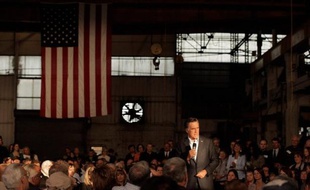 Le retrait mardi de Rick Santorum de la course républicaine à la Maison Blanche, a ouvert à Mitt Romney un boulevard qui doit le mener droit à l'investiture tout en lui permettant de concentrer sa puissance financière contre Barack Obama.