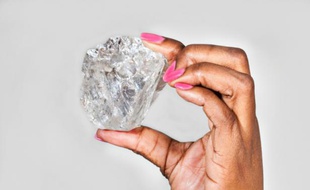 Le plus gros diamant jamais découvert depuis un siècle est de la taille d'une balle de tennis