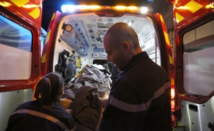 Un camion de pompiers. (illustration)