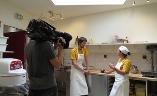 Tournage dans la cuisine de la boulangerie de Croix, «Ceci n'est pas une boulangerie», pour une émission de M6.