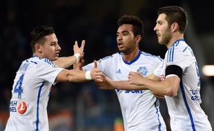 Billel Omrani félicité par Florian Thauvin et André-Pierre Gignac après son but lors de Montpellier-OM, le 9 janvier 2015.