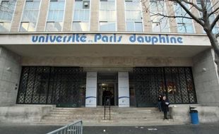 Entrée de l'université Paris Dauphine le 9 décembre 2008