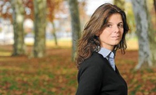 A gauche, toute l'équipe des éditions Inculte au Salon du livre. A droite, l'écrivain Maylis de Kerangal, auteur notamment de Tangentes vers l'est.