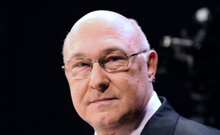 Alors qu'une fronde des assureurs menaçait, Michel Sapin, chargé du programme présidentiel de François Hollande, a précisé jeudi les intentions du candidat socialiste concernant la réforme de la fiscalité de ce produit d'épargne très apprécié des Français