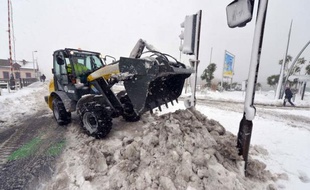 Météo France a levé mercredi matin à 06h00 la vigilance orange neige et verglas pour les 21 départements encore concernés, mais les transports restent perturbés avec des difficultés sur les routes dans le nord et en Normandie et sur le réseau Transilien en Ile-de-France.