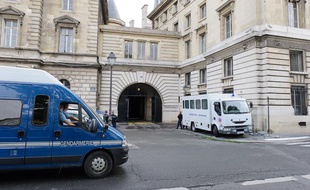 Dispositif policier autour du procès de Antonio Ferrara jugé en appel à tribunal de grande instance de Paris, le 9 mai 2012.