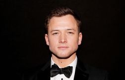 Taron Egerton considère qu’il ne serait « pas le bon choix » pour incarner …