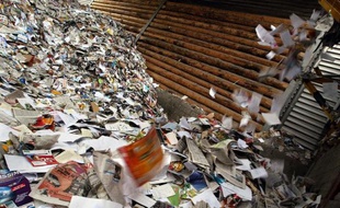 Le tri et la collecte des vieux papiers a un coût nettement plus élevé pour les collectivités en France que chez ses voisins européens, selon une étude publiée jeudi par l'éco-organisme Ecofolio, qui plaide notamment pour la mise en place d'une collecte dédiée pour réduire les coûts.