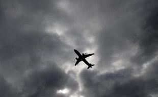 Un avion de la compagnie mozambicaine LAM à destination de l'Angola a été retrouvé carbonisé samedi en Namibie et aucune des 33 personnes à bord n'a survécu à cet accident, le plus grave dans l'histoire de l'aviation civile mozambicaine.