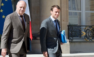 Jean-Michel Baylet et Emmanuel Macron en juillet 2019, à la sortie d'un conseil des ministres.