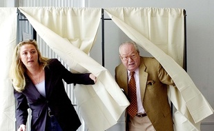 Jean-Marie Le Pen et sa fille Marine le 13 juin 2004.