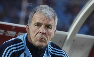 L'ancien entraîneur de l'Olympique de Marseille, Erik Gerets, sur son banc à Lille lors de Lille - Marseille, le 26 avril 2009.